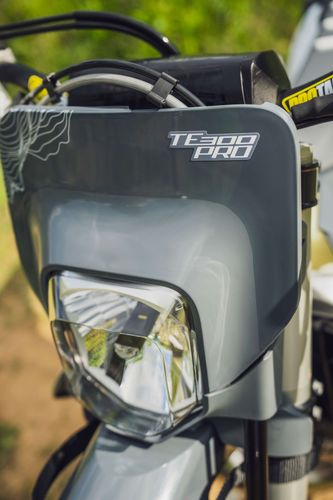 husqvarna-plastmasa-pr-lampas-enduro-300-350-pro-24-grey-w-decal