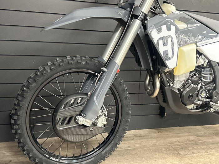 HUSQVARNA plaststänkskärm Pro Edit '24 grå