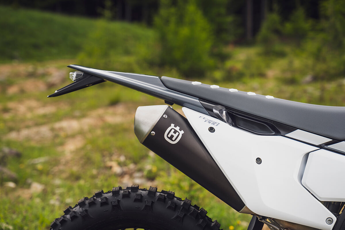 HUSQVARNA plastskydd för nummerskylt bak till Enduro ’24