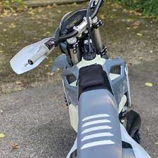 HUSQVARNA-sadel Enduro 300/350 '24-'25 Pro-modell grå/vit