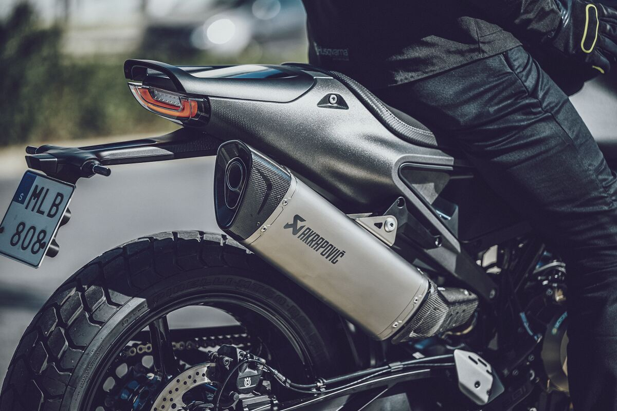 husqvarna-izputejs-akrapovic-slip-on-line-svr-801-24