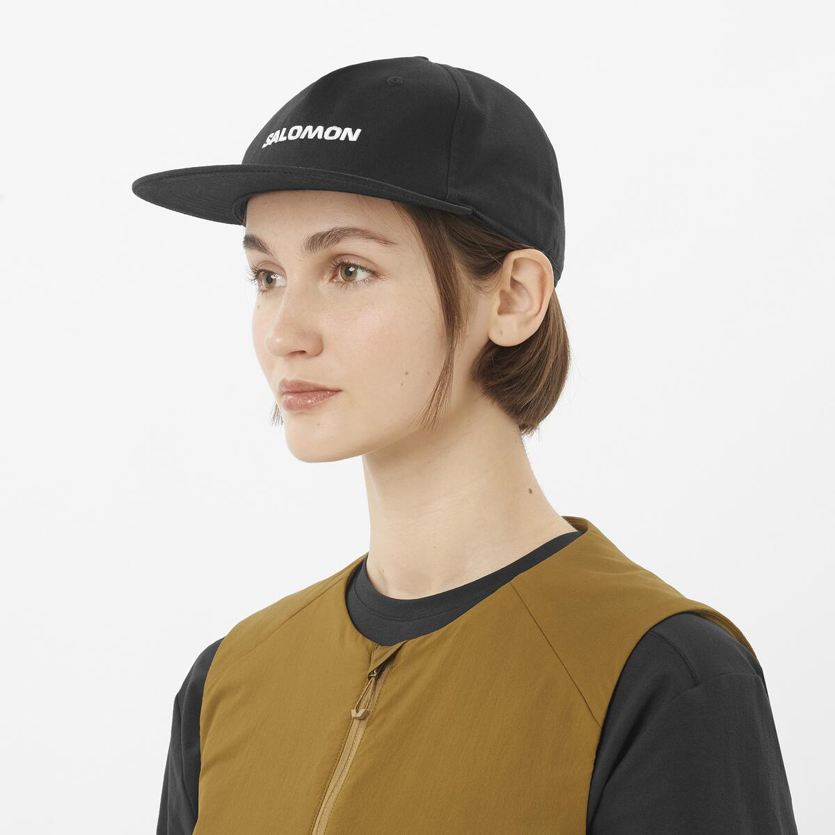 salomon-cepure-ar-nagu-logo-flat-cap-deep-black