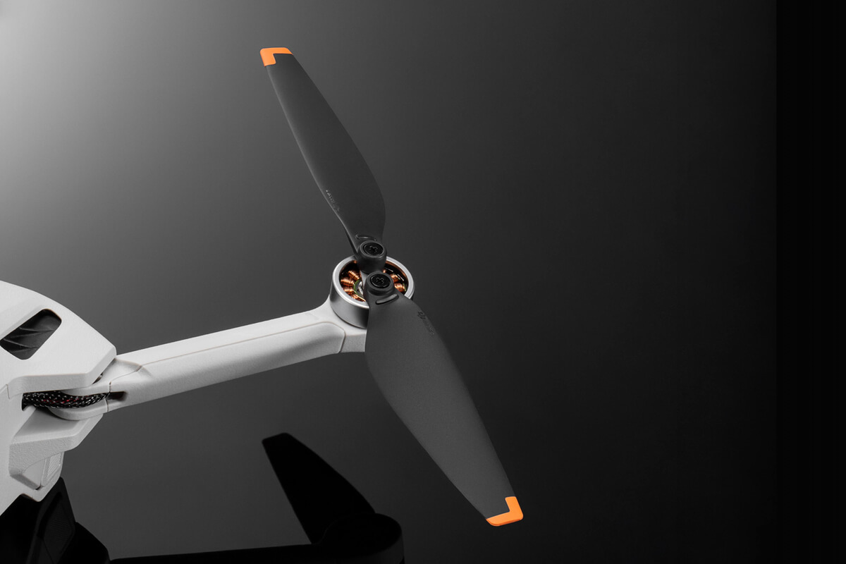 dji-propelleru-komplekts-mini-3-black-orange