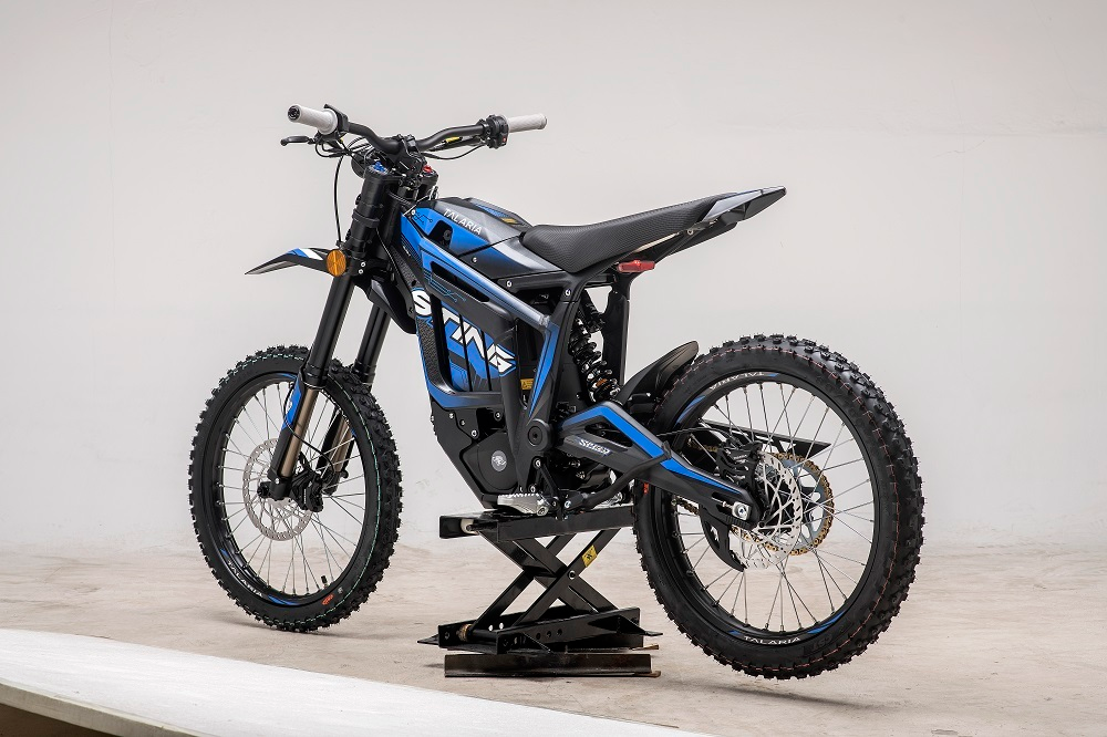 talaria-elektro-motocikls-tl4000-mx4-sting-r-60v-45ah-black-blue