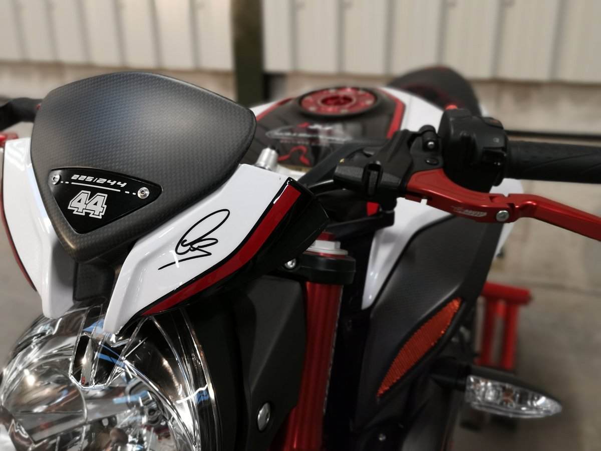 mv-agusta-motocikls-dragster-800rr-lewis-hamilton-eas-abs-16