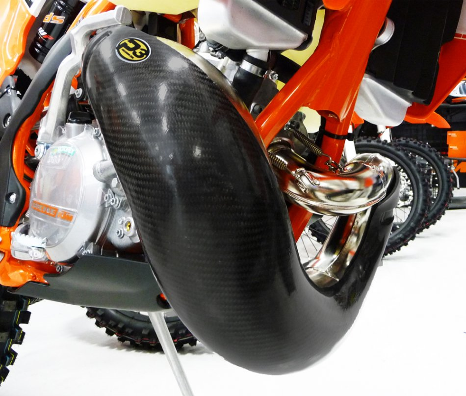 4mx-aizsargs-izputeja-kolektoram-carbon-husqvarna-ktm-gasgas-2t-250-300-17-19
