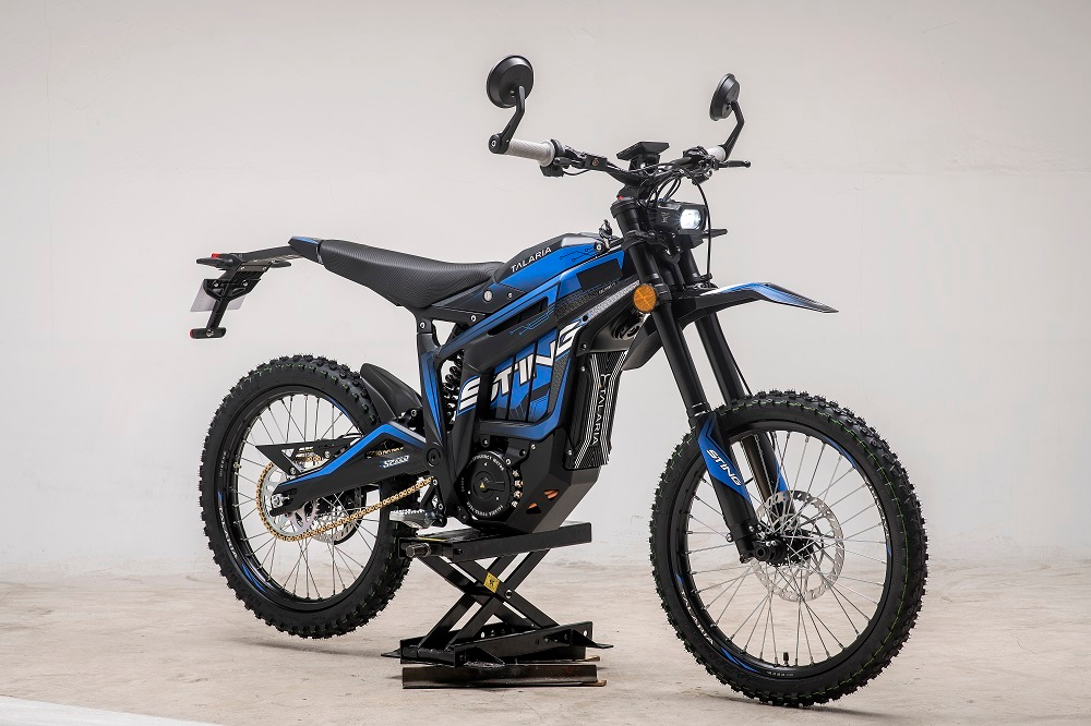 talaria-elektro-motocikls-tl4000-l1e-sting-r-x4-60v-45ah-black-blue