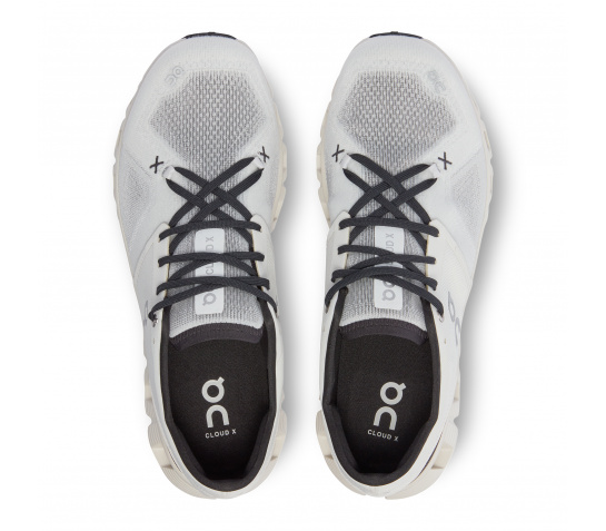 on-apavi-cloud-x3-w-white-black