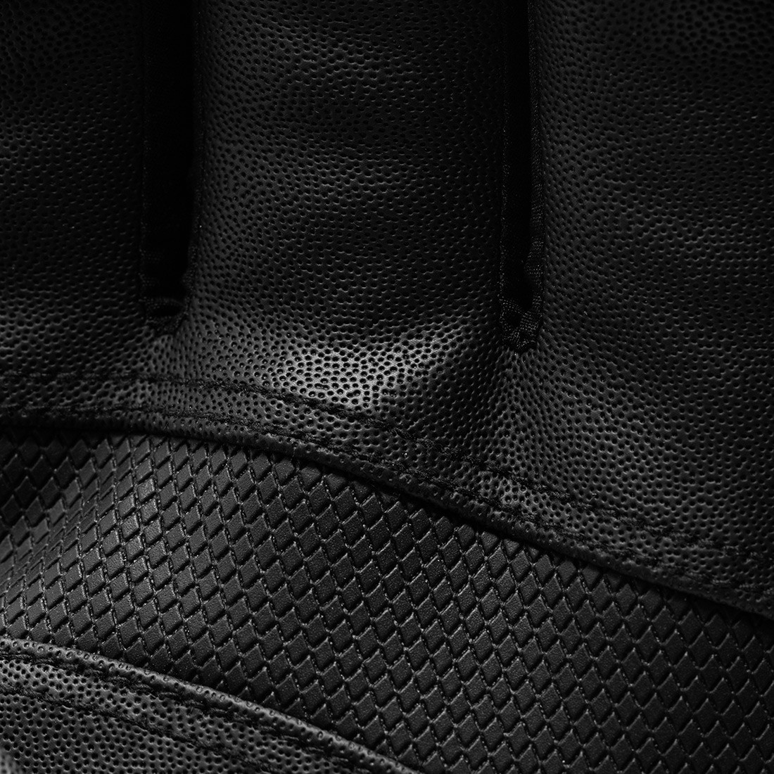 racer-w-gap-6-black-white-gloves