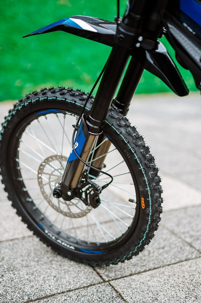 talaria-elektro-motocikls-tl4000-mx4-sting-r-60v-45ah-black-blue