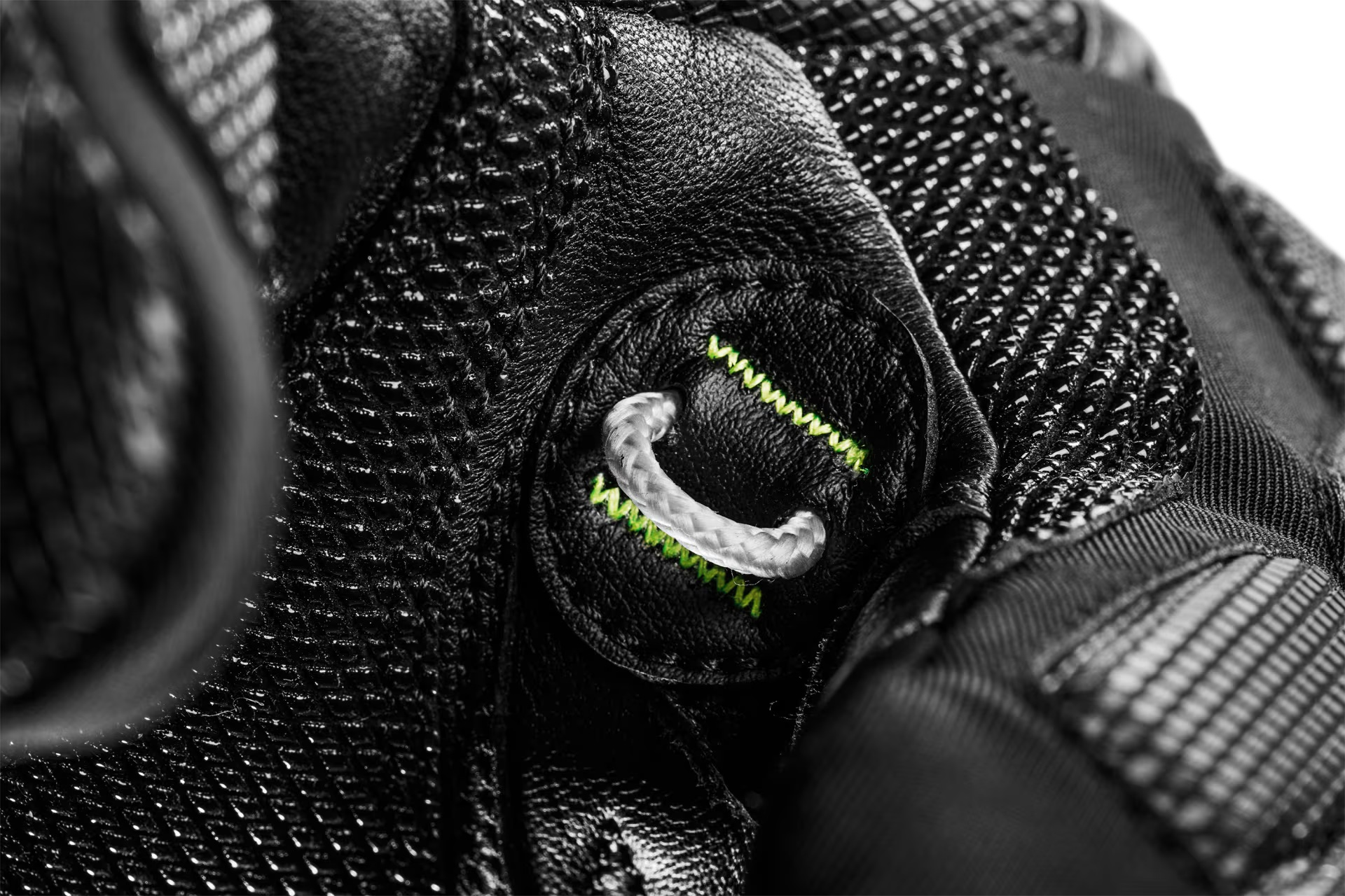 leki-wcr-coach-3d-black-ice-yellow-cimdi