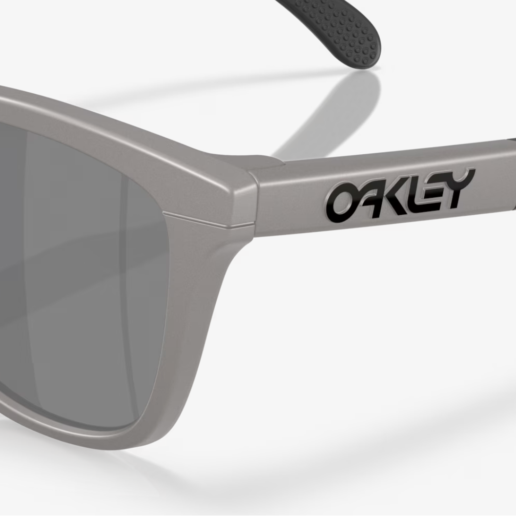 OAKLEY solglasögon Frogskins Range titanium med prizm svart polar